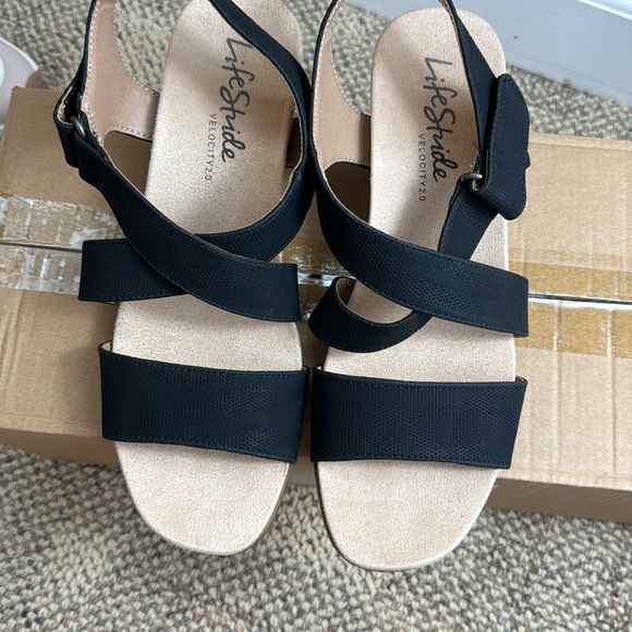 Lifestride • Women's Sincere Wedge Sandal • Blackk/Tan • Size 9M - Picture 3 of 17
